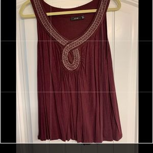 Apt 9. 1x burgundy colored sleeveless top with beaded detail around neck.